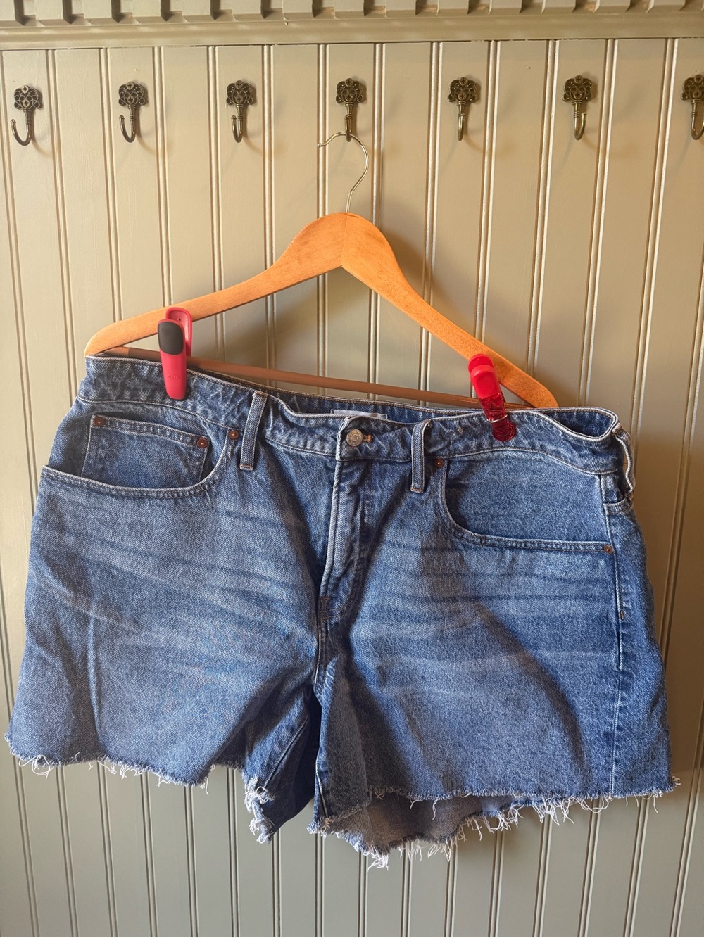 Madewell Frayed Hem High-Rise Denim Shorts in Medium Blue